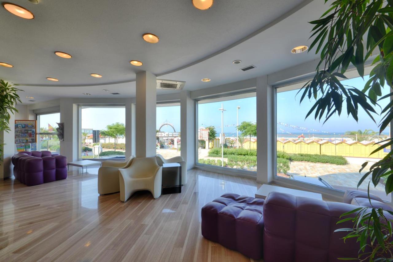 Hotel Rex - Fronte mare Riccione Esterno foto