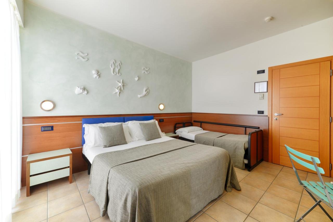 Hotel Rex - Fronte mare Riccione Esterno foto