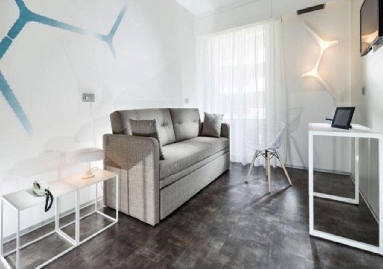 Hotel Rex - Fronte mare Riccione Esterno foto