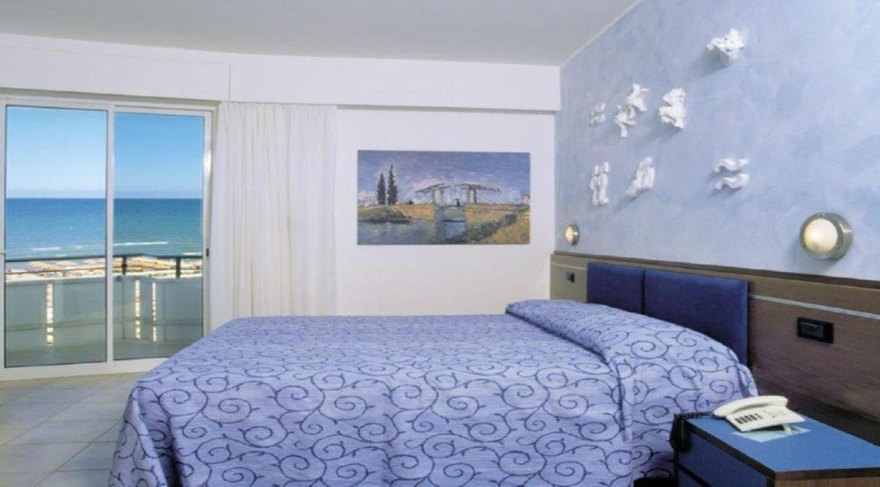 Hotel Rex - Fronte mare Riccione Esterno foto