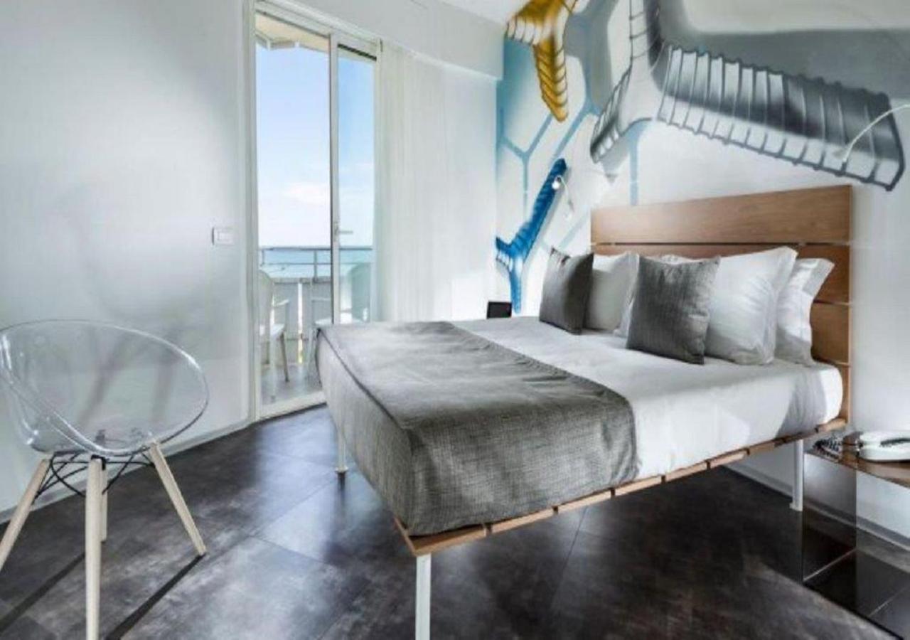 Hotel Rex - Fronte mare Riccione Esterno foto
