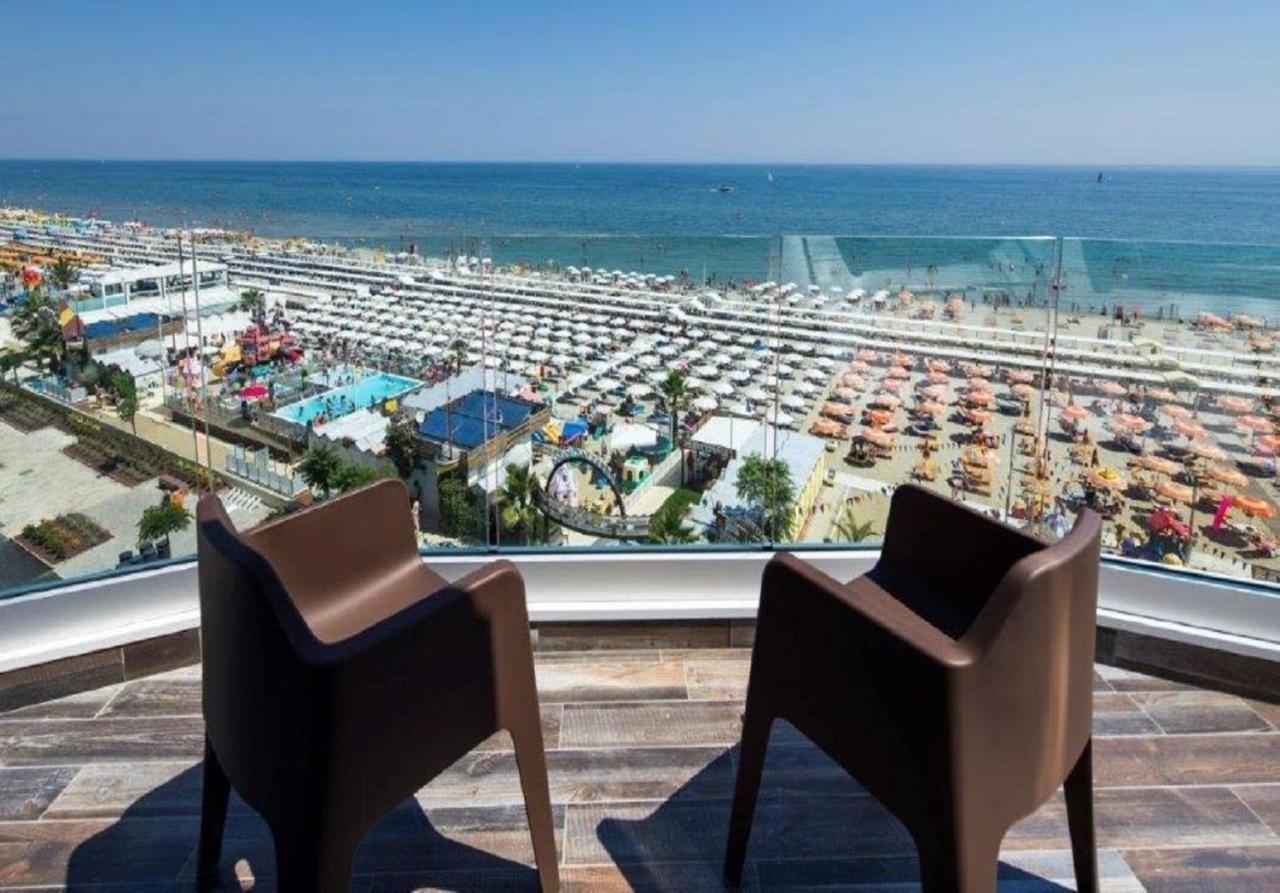 Hotel Rex - Fronte mare Riccione Esterno foto